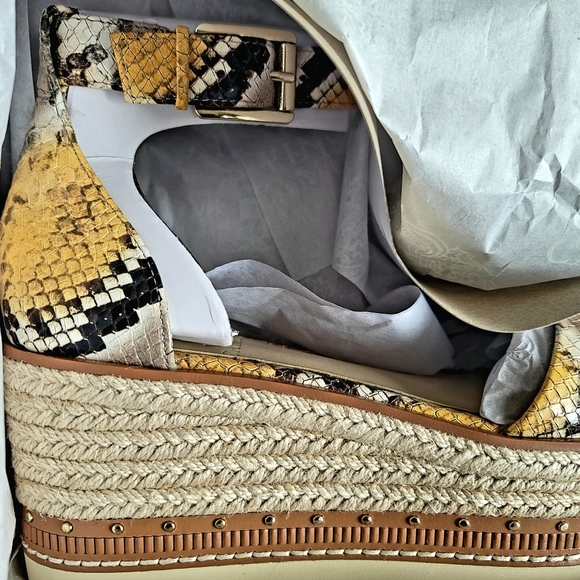 SOLD - VINCE CAMUTO Leather Wedge Summer Sandal Ladies 7.5 - Picture 14 of 16